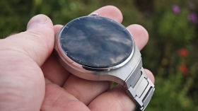 Titanová verze hodinek Huawei Watch 4 Pro by infoek.cz